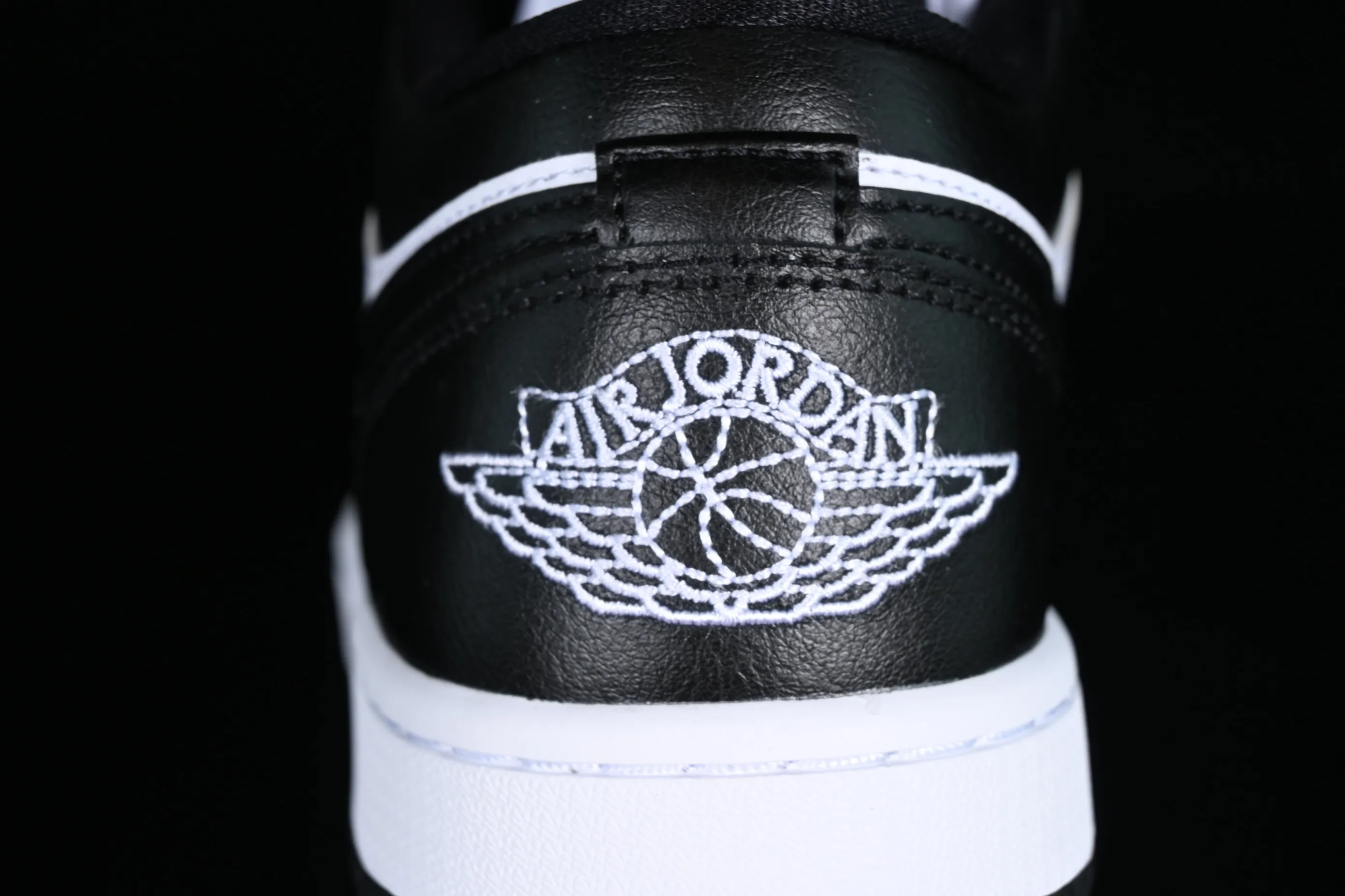 All categories Air Jordan Jordan series basketball shoes Air Jordan 1 Low G version pure original Air Jordan 1 Low "Panda" AJ1 Joe 1 Panda low-top basketball shoes DC0774-101
